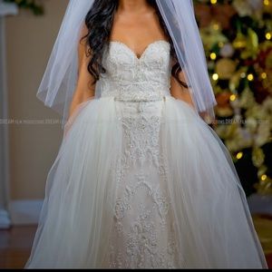 Gorgeous wedding gown